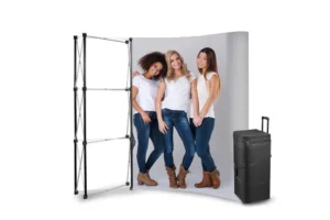 Pop Up ívelt 3x3 gurulós táskában